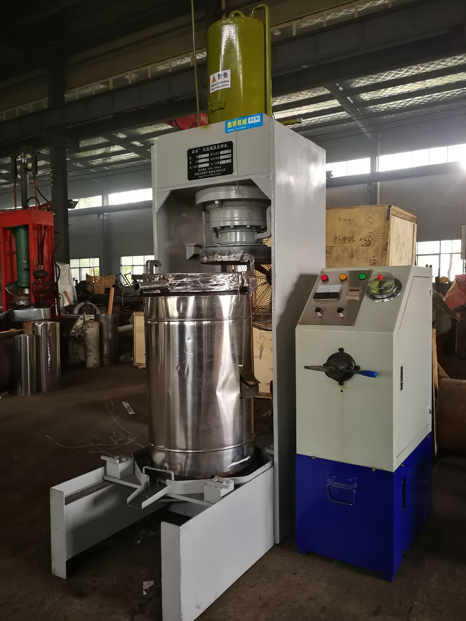 不銹鋼超高壓立式液壓壓榨機，果汁壓榨機，果渣壓榨機，藥材壓榨，油渣處理，白土壓榨